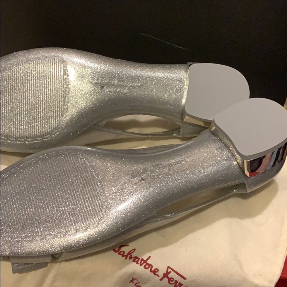 Salvatore Ferragamo Vara Jelly Pumps - Picture 2 of 4